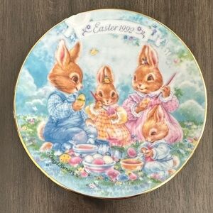 Avon 1992 Gold Trimmed Easter Plate